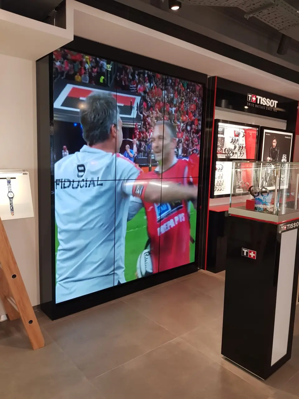 Videowall vertical no interior de loja