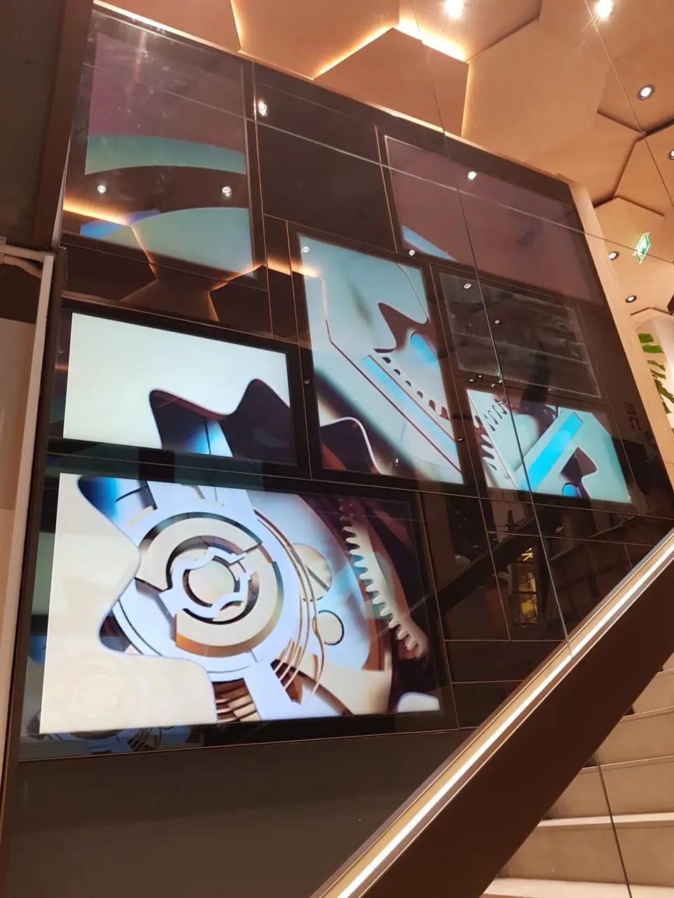 Videowall com conteúdo de relojoaria