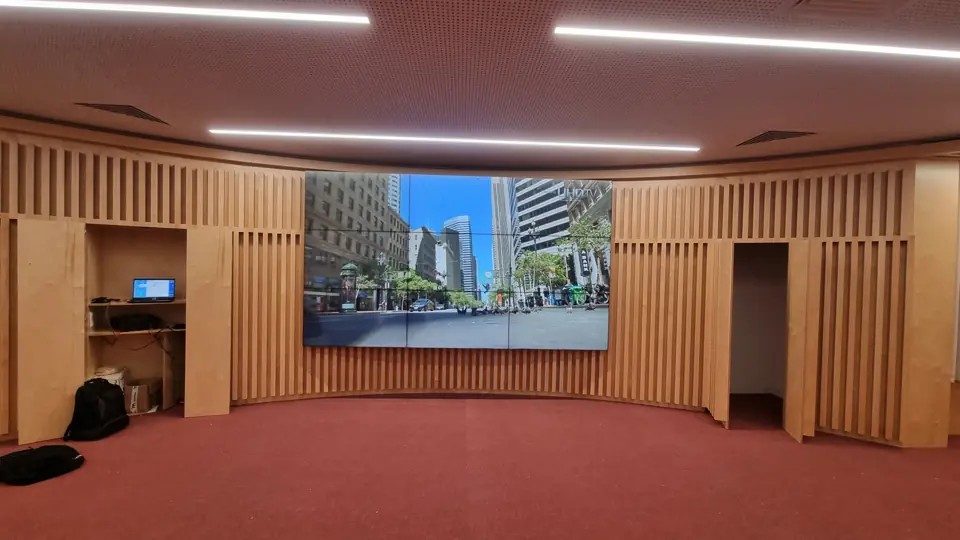 Videowall a exibir paisagem urbana