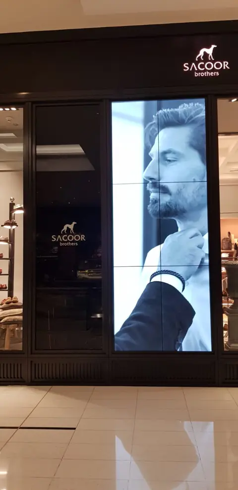 Videowall vertical em montra